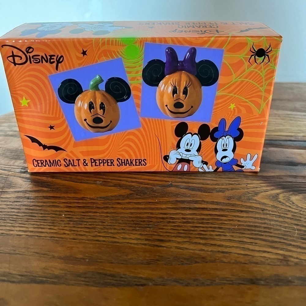MICKEY and minnie ceramic salt and pepper shakers NIB - Picture 2 of 6